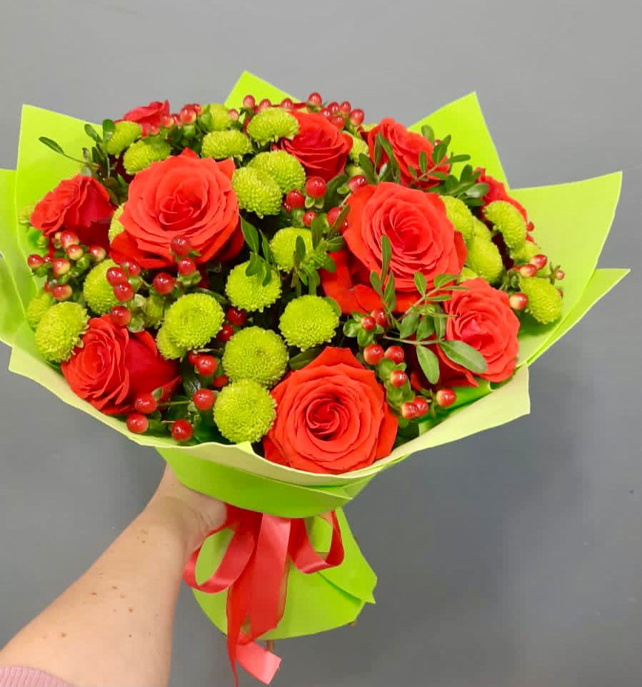 Букет цветов из: Хризантемы и Розы в Хелюле