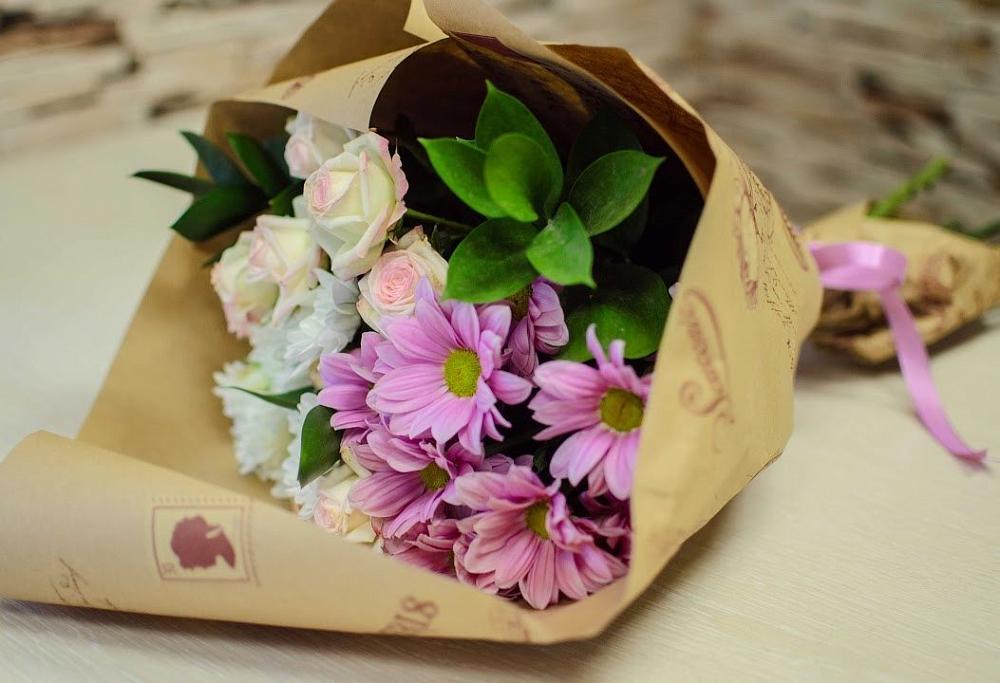 Букет цветов из: Розы и Хризантемы в Хелюле