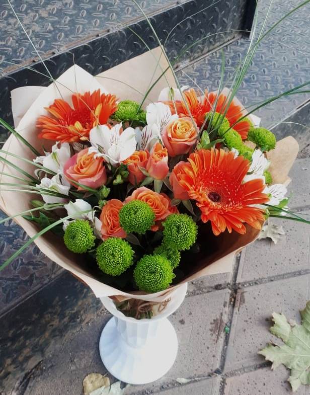 Букет цветов из: Герберы, Хризантемы, Альстромерии и Розы в Хелюле