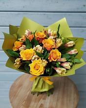 Букет цветов из:  Альстромерии и Розы в Хелюле