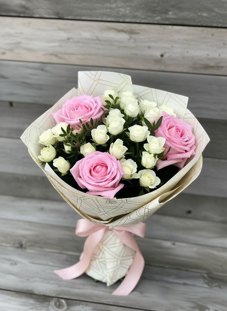 Букет цветов из: Розы в Хелюле