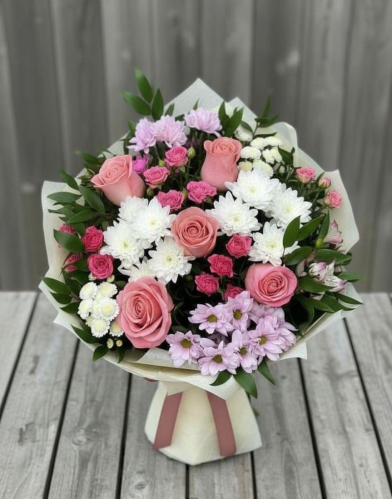 Букет цветов из: Альстромерии, Гвоздики, Розы и Хризантемы в Хелюле