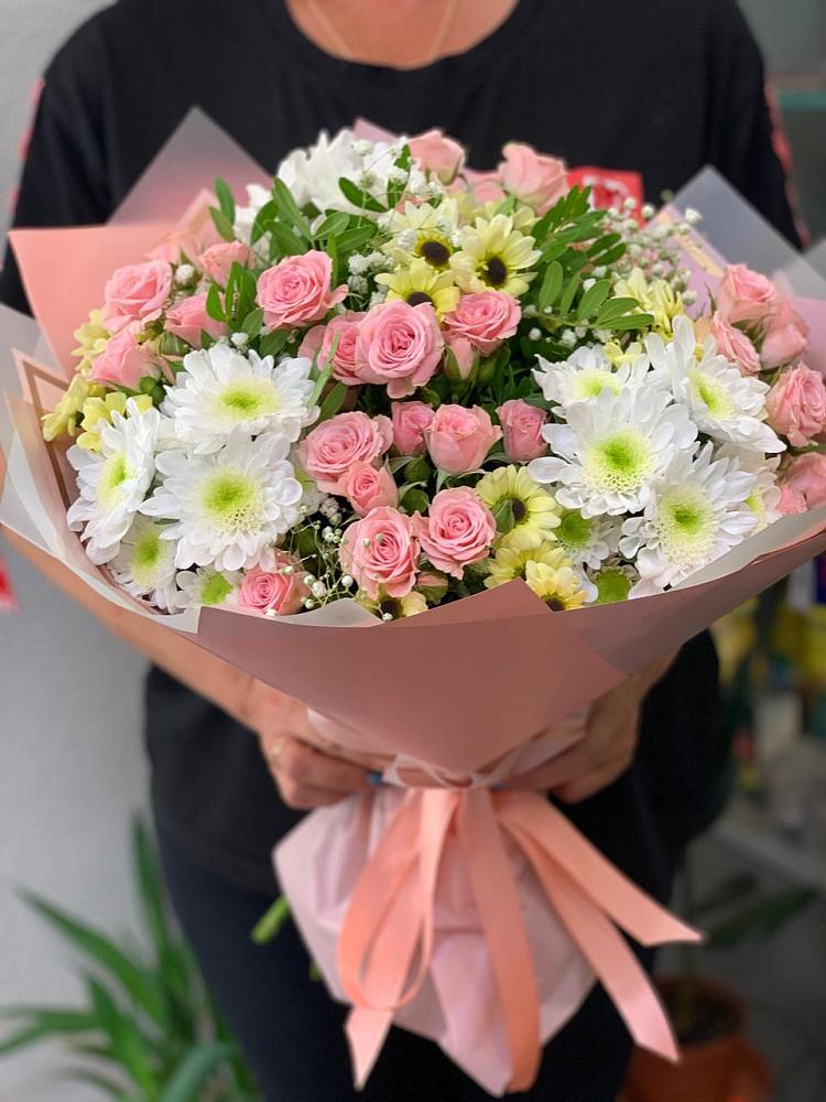 Букет цветов из: Розы и Хризантемы в Хелюле