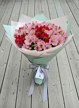 Букет цветов из:  Альстромерии в Хелюле