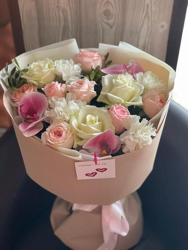 Букет цветов из: Орхидеи, Розы и Гвоздики в Хелюле