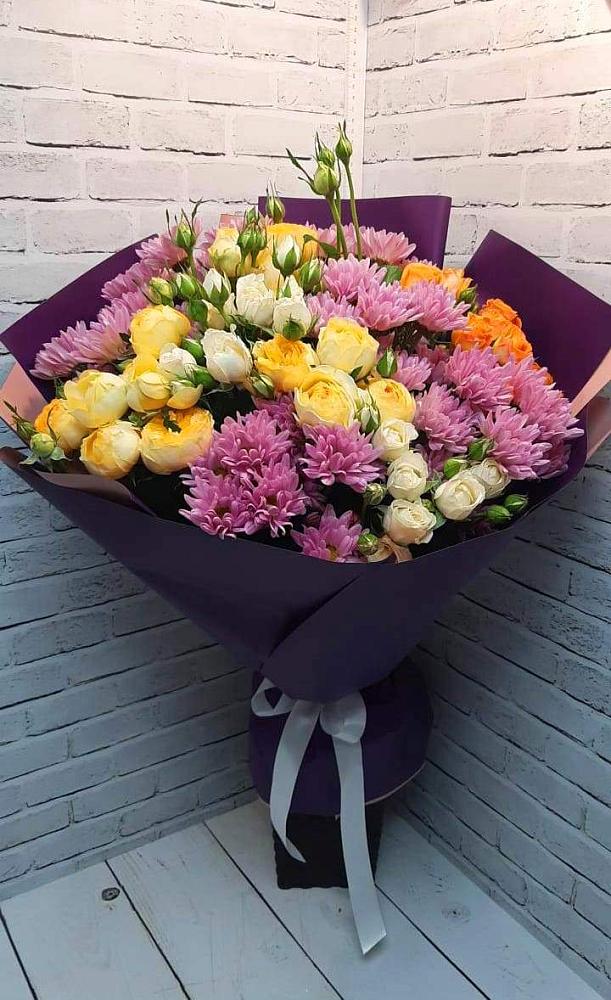 Букет цветов из: Хризантемы и Розы в Хелюле
