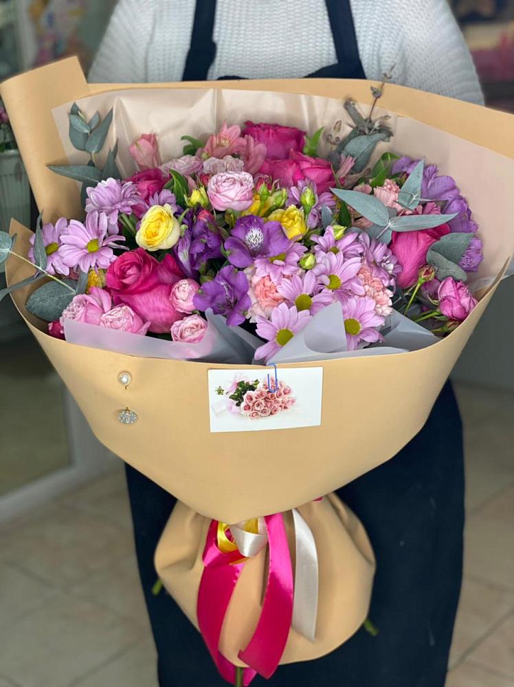 Букет цветов из: Хризантемы, Гвоздики и Альстромерии в Хелюле