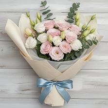 Букет цветов из:  Лизиантусы в Хелюле