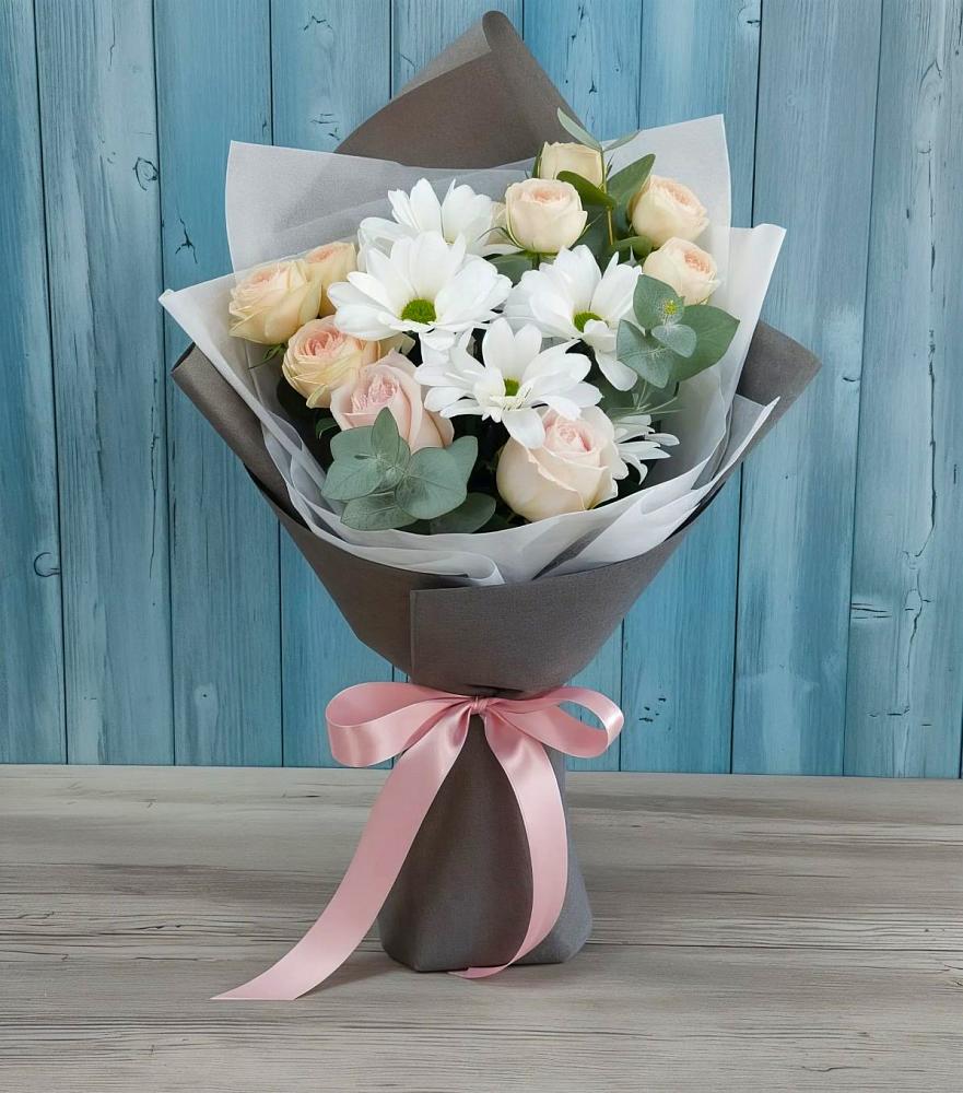 Букет цветов из: Хризантемы и Розы в Хелюле