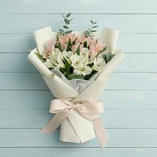 Букет цветов из:  Альстромерии в Хелюле
