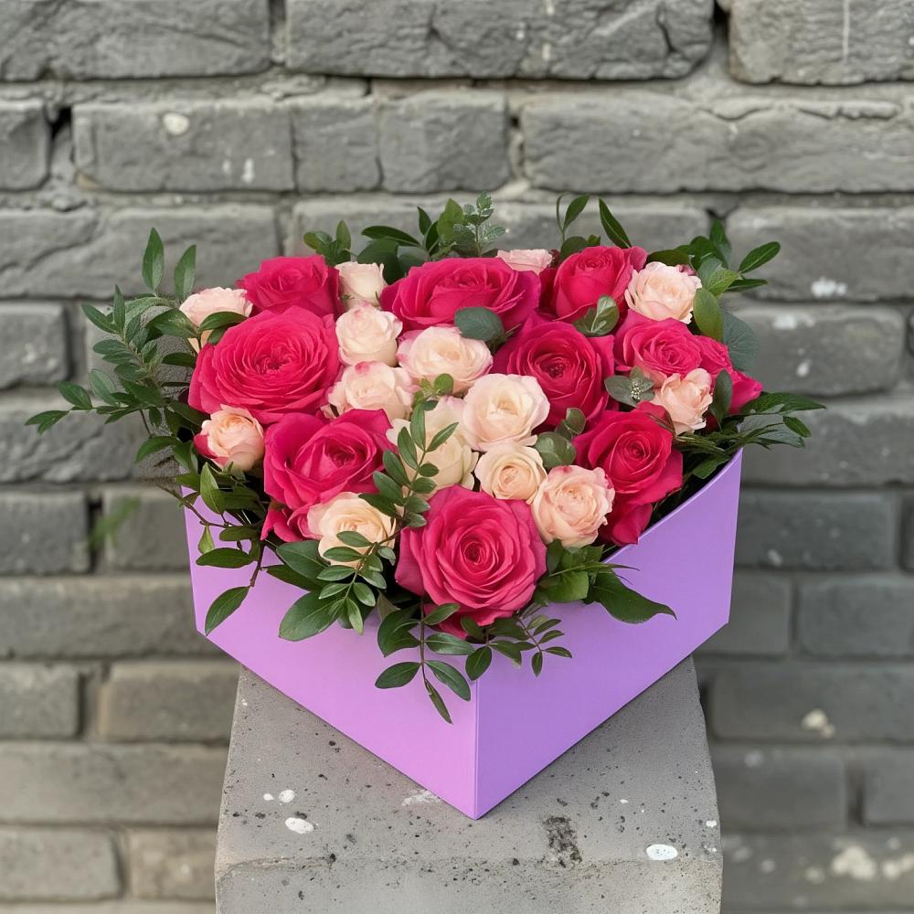 Цветочная композиция из Розы в коробке в Хелюле