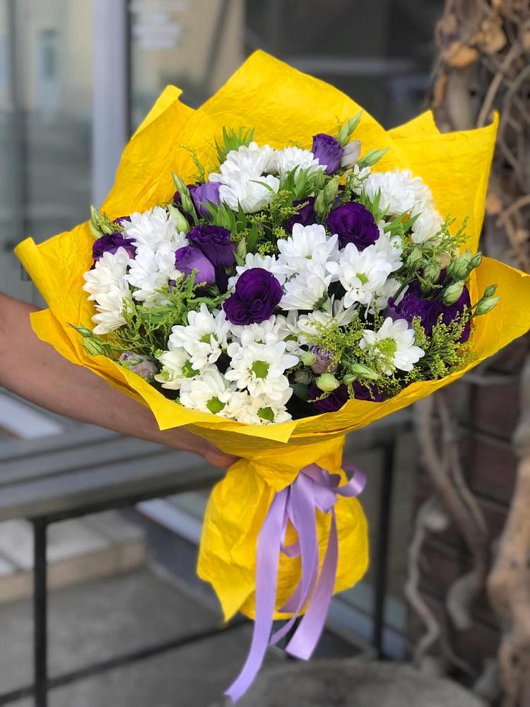 Букет цветов из: Ирисы, Хризантемы и Ромашки в Хелюле