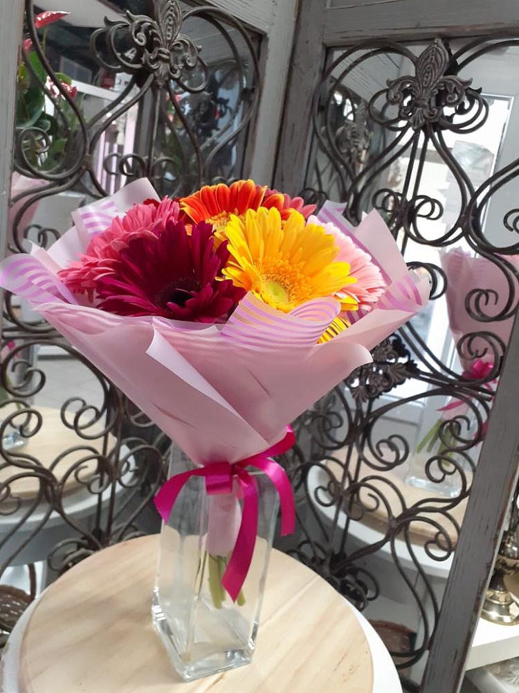 Букет цветов из: Герберы в Хелюле