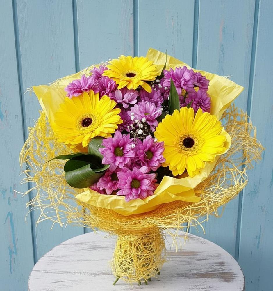 Букет цветов из: Хризантемы и Герберы в Хелюле