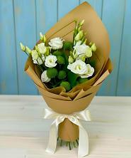 Букет цветов из:  Хризантемы и Лизиантусы в Хелюле