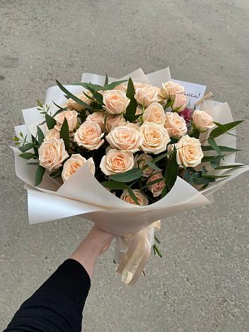 Букет Кремовые розы Латте в Хелюле