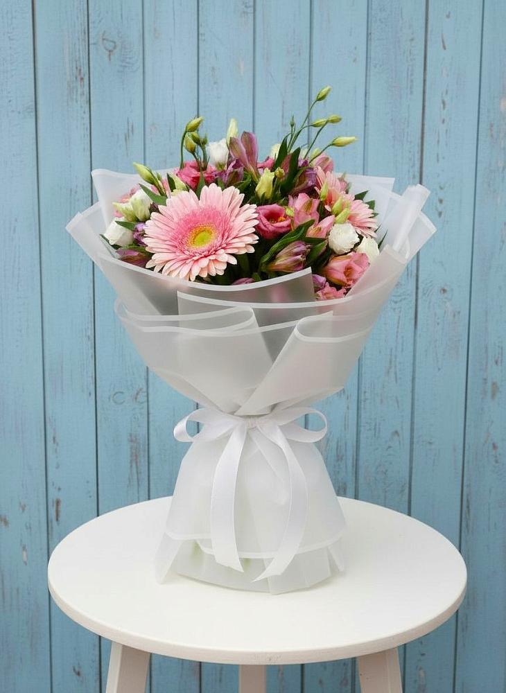 Букет цветов из: Герберы, Альстромерии и Лизиантусы в Хелюле