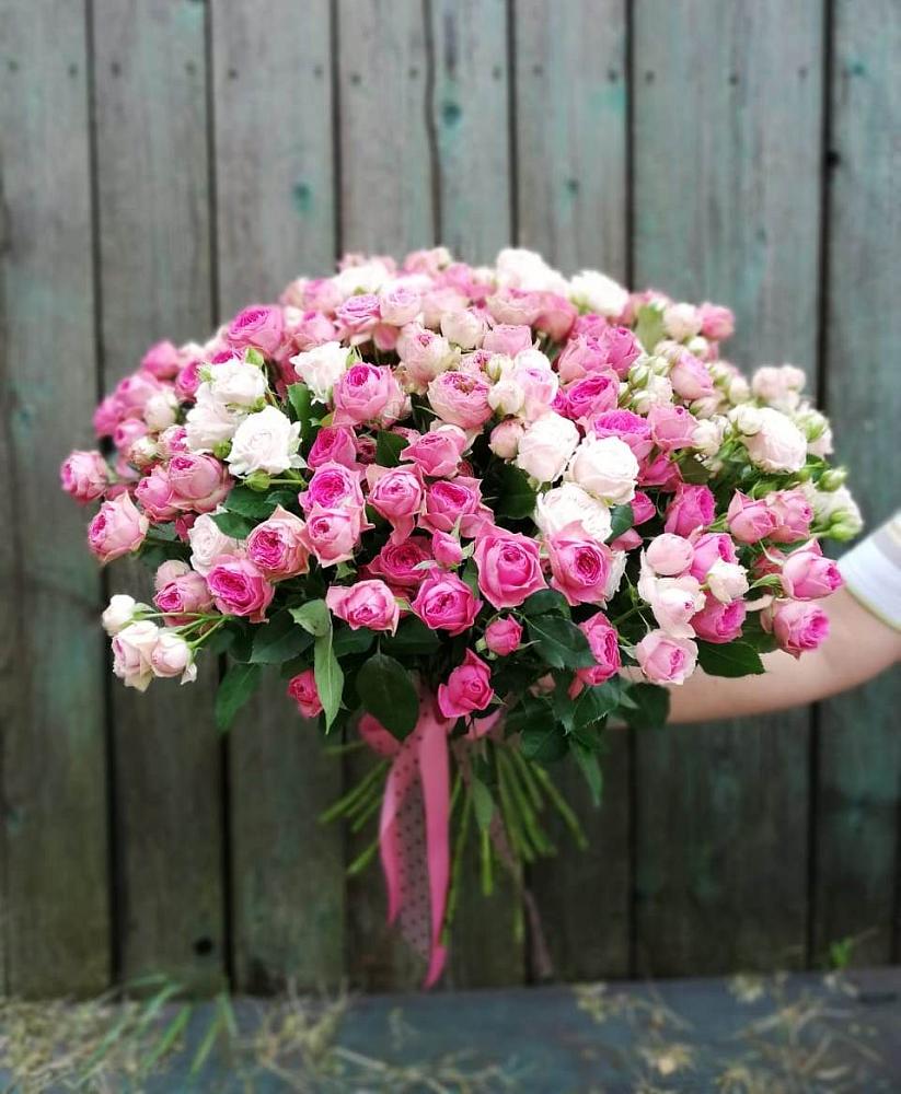 Букет Розовые кустовые розы Натали и Лав Лидия в Хелюле