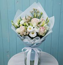 Букет цветов из:  Розы и Лизиантусы в Хелюле