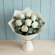 Букет Белые розы в Эвкалипте в Хелюле