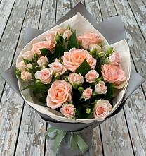 Букет цветов из:  Розы #REPLACE_PRED# Хелюле