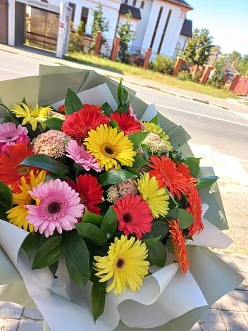 Букет цветов из: Герберы в Хелюле