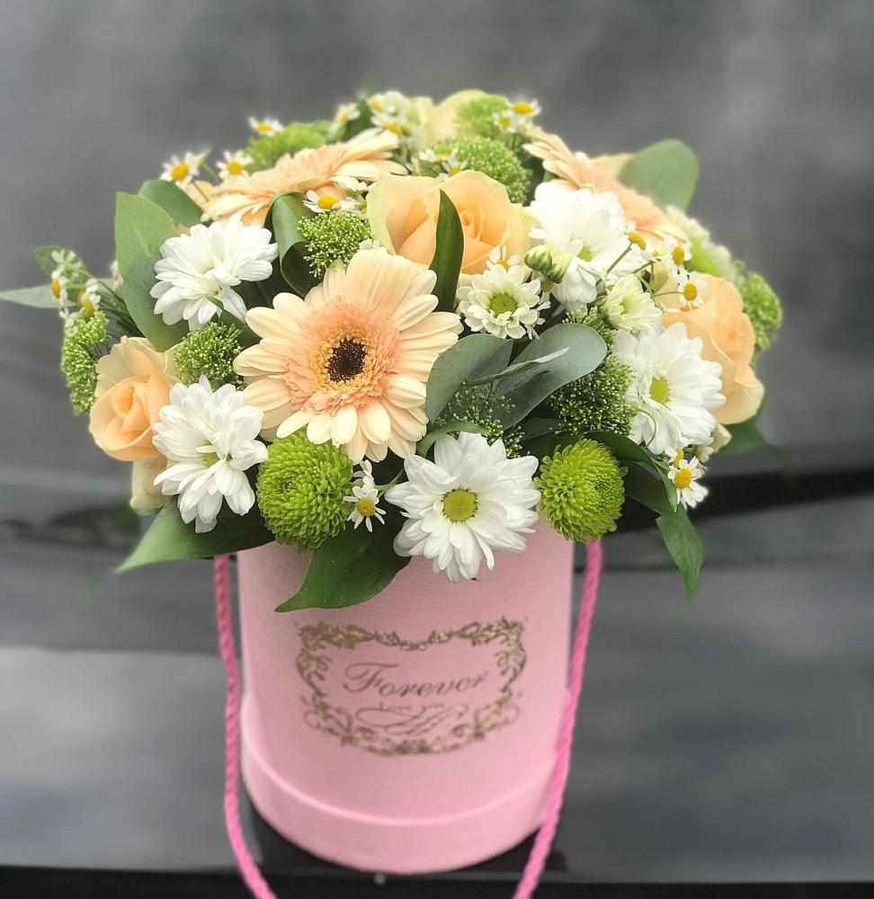 Цветочная композиция из Розы, Герберы и Хризантемы в шляпной коробке в Хелюле