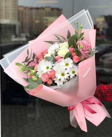 Букет цветов из: Розы, Лизиантусы и Хризантемы в Хелюле